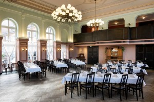 Historischer Ballsaal im Hotel Goldener Anker Radebeul für Firmenevents, Familienfeiern oder Hochzeiten bis 120 Personen